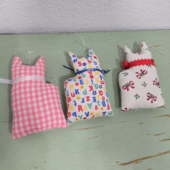 Handmade Sewn Cat Ornaments Decor - Set of 3 Gingham Alphabet Christmas Vintage - Picture 2 of 2